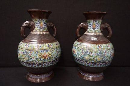 2 large Chinese vases in bronze and cloisonné—deta