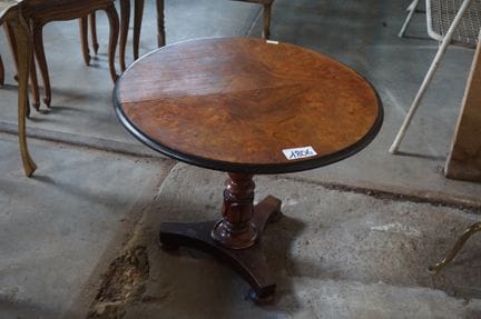 Table d'appoint anglaise à pied central - vers 190