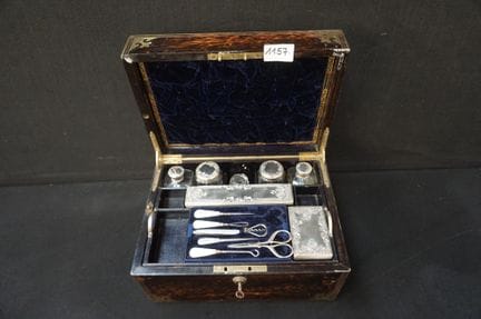 Precioso «VANITY BOX» victoriano de época —con acc