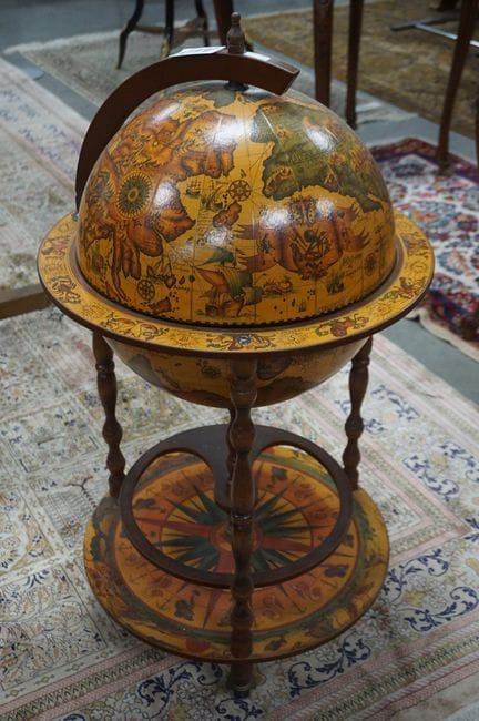 Barra con forma de globo terráqueo vintage —con un