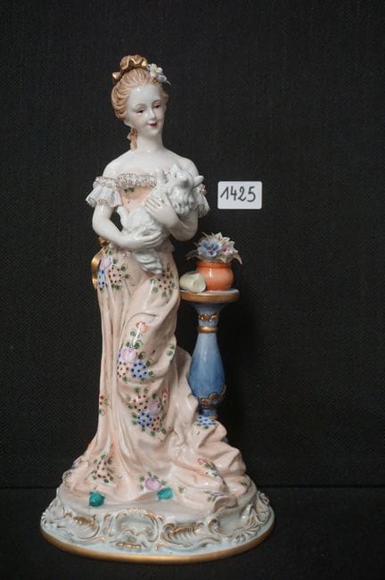 porcelain figurine - polychrome - "elegant lady wi