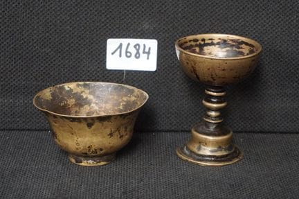 2 Tibetan bronze bowls—diameters: 6.5 and 8.5 cm