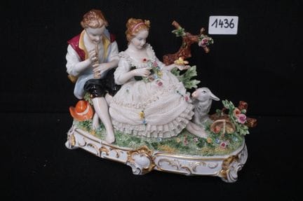 UNTERWEISSBACH - beautiful porcelain and lace figu