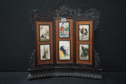 Beautiful Chinese folding screen made of carved wo
