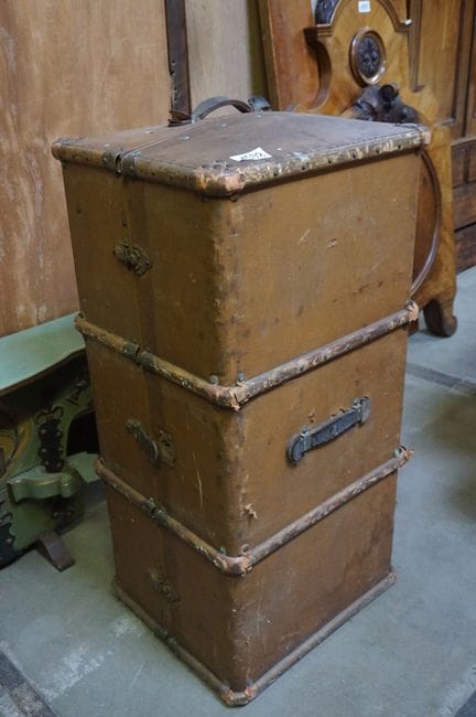 old travel case - 50 x 116 x 59 cm