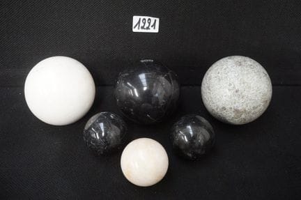 6 polished marble spheres—diameter: 6 to 10 cm