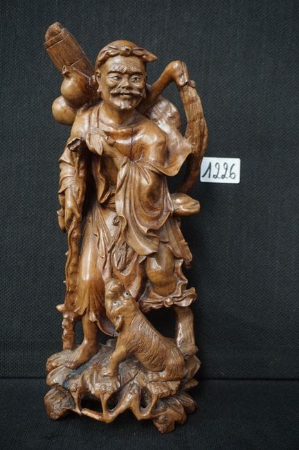 Schöne chinesische Holzskulptur – „Reisender Kaufm