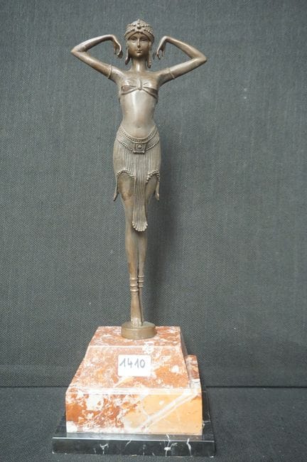 Art Deco-style bronze sculpture - "Elegant Young W