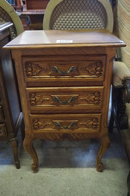 commode de style Louis XV - à 3 tiroirs - H : 76 c