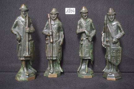 4 bronze sculptures with a green patina - "Tower G