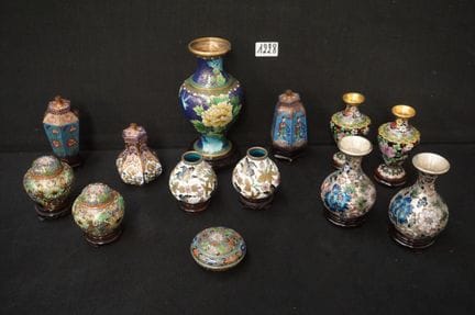 Schöne chinesische Cloisonné-Vase – Höhe bis zu 20