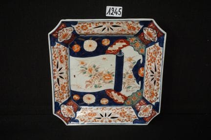 Japanischer Porzellanteller – Imari – ungewöhnlich