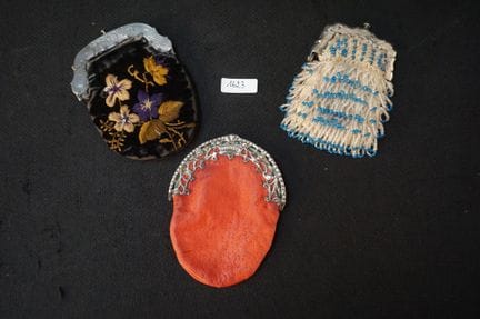 3 antique purses with clasps in silver