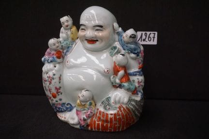 Chinesische Porzellanfigur – „Lachender Buddha mit