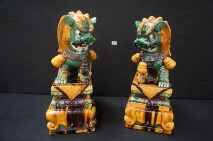 2 large temple lions made of sancai-glazed ceramic