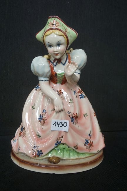 Italian vintage faience figurine - "Elegant Girl" 