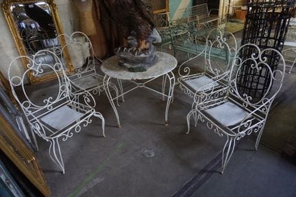 Round garden table with 4 matching chairs - wrough
