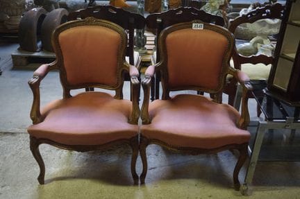 2 fauteuils de style Louis XV - recouverts de velo
