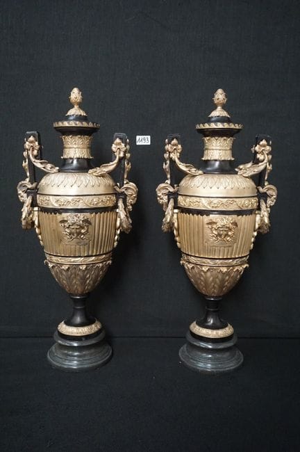 2 preciosos jarrones de bronce dorado, profusament