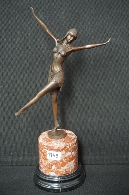 statua in bronzo in stile Art Déco - "giovane donn