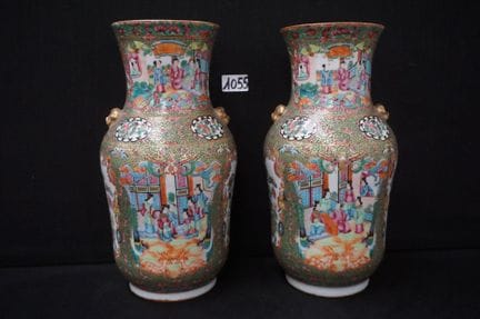 2 chinesische Kanton-Vasen aus Porzellan – Famille