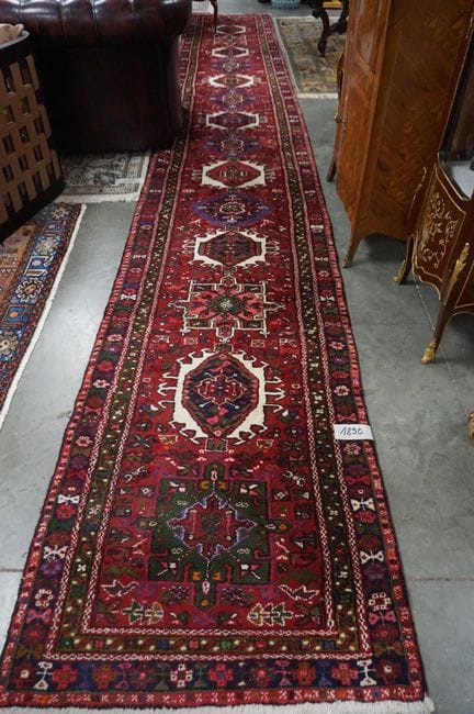 grand tapis persan - 593 x 85 cm