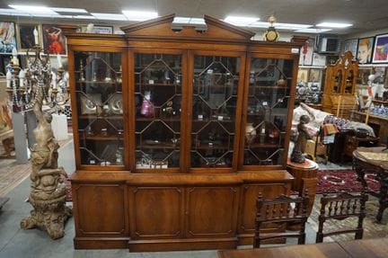 Gran «librería con frente escalonado» inglesa: 4 p