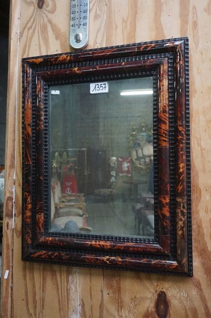 Beautiful Baroque-style mirror - 77 x 61 cm