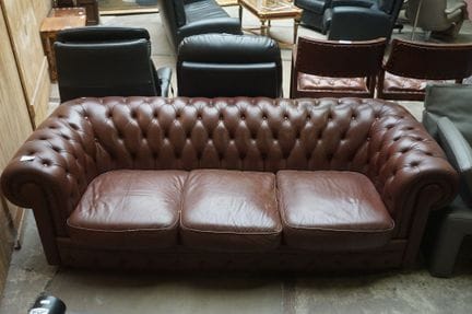 Classic Chesterfield sofa - three-seater - brown l
