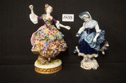 VOLKSTEDT - 2 porcelain figurines - polychrome - "