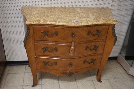 French Louis XV-style chest of drawers with 3 draw