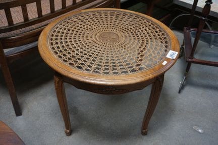 table basse ronde de style Louis XV - diamètre : 7