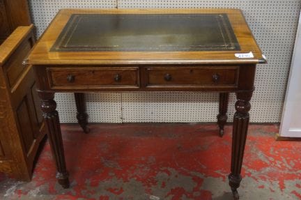 Scrivania vittoriana inglese in mogano - con piano