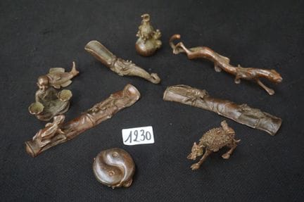 9 asiatische Miniaturfiguren aus Bronze – verschie