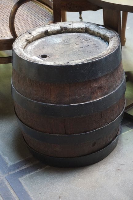 fût à bière ancien en bois et fer forgé - « A. VAN
