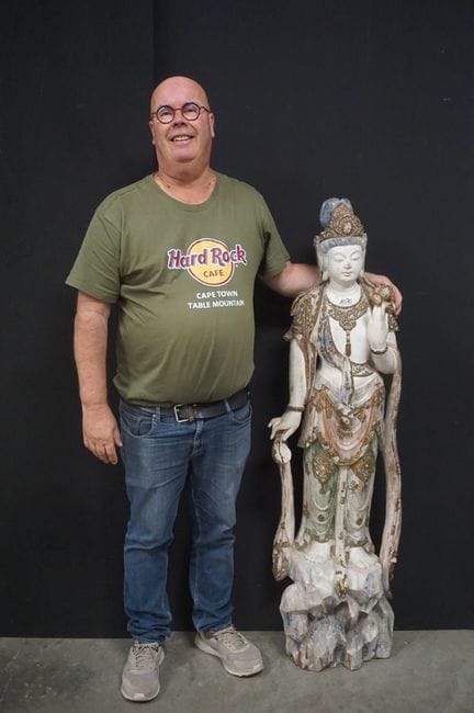 Große chinesische Holzstatue – „Guanyin“ – polychr