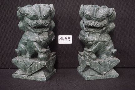 2 chinesische „FOOD DOGS“ aus grünem Marmor – H: 1