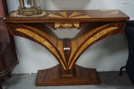 Bonita consola de estilo Art Déco —con un cajón—; 