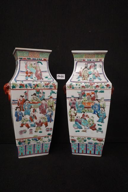 2 quadratische chinesische Porzellanvasen – Stil „