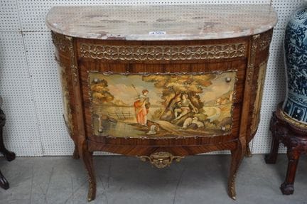 Beautiful chest of drawers in the "VERNIS MARTIN" 