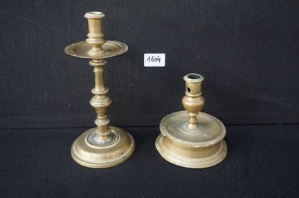 2 antique copper candlesticks—17th century—H: 13 a