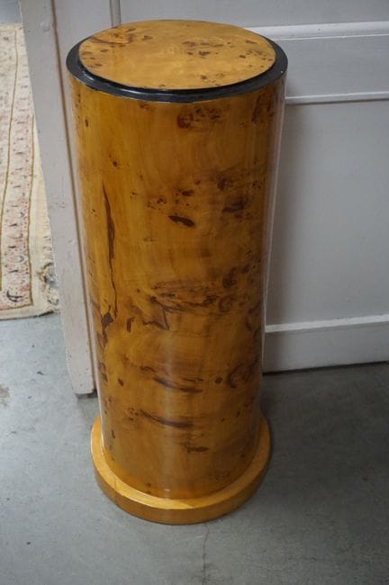 Bonito pedestal cilíndrico de estilo Art Déco - Al