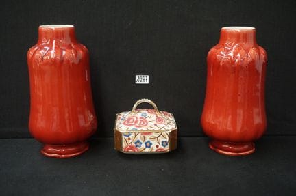 BOCH and VILLEROY-BOCH - 2 red vases (H: 34 cm) an