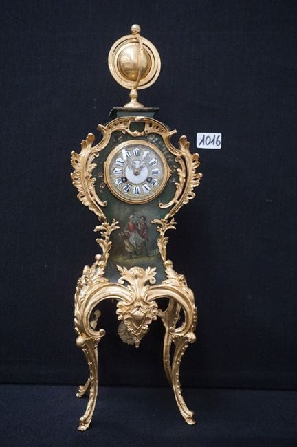Elegant 19th-century mantel clock with gilded fram