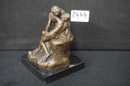 groupe en bronze - sur socle en marbre - « Le Bais