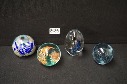 4 paperweights—including 1 by LOUIS LELOUP (1929–2