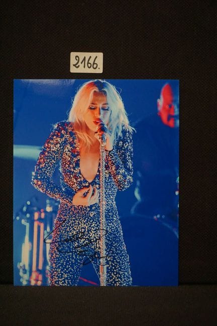 LADY GAGA (1986 -  ) - photo dédicacée - avec cert
