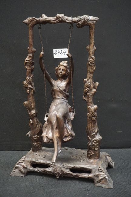 sculpture en bronze - « Jeune femme sur une balanç