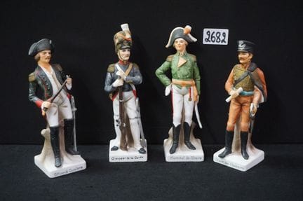 4 statuine policrome in biscuit - "soldati di Napo