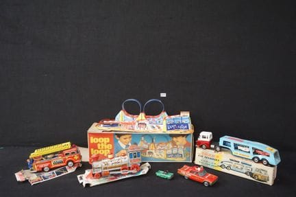 joli lot de jouets vintage en boîte métallique